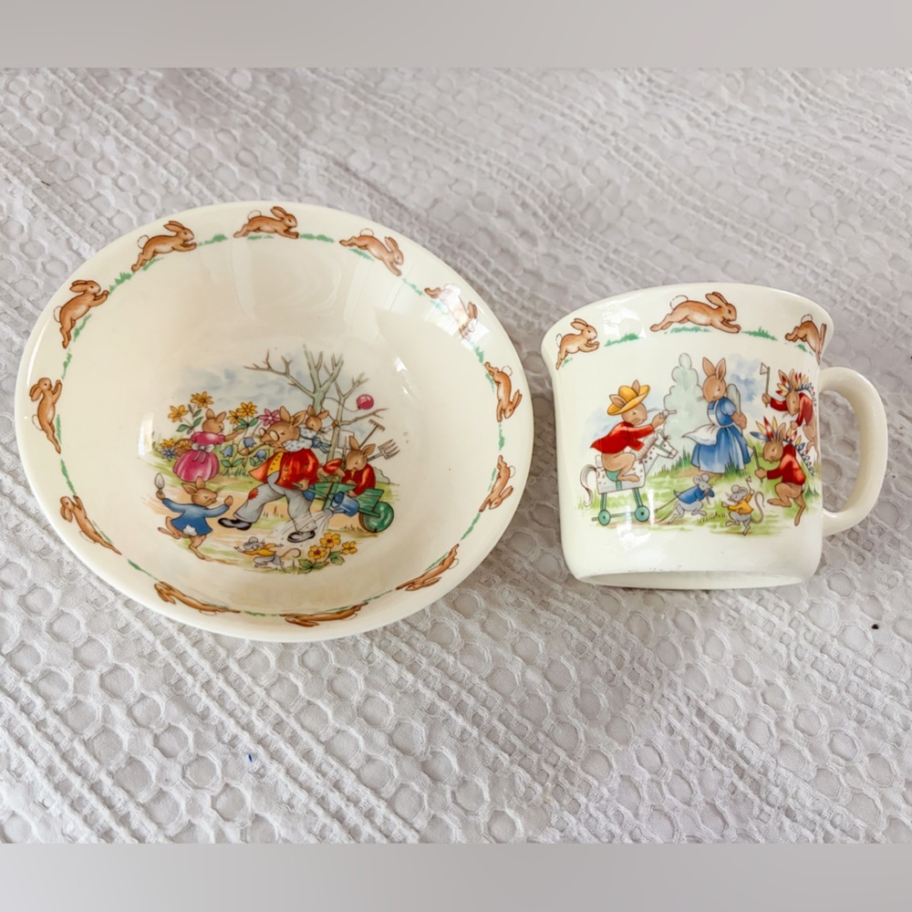 Royal Doulton Bunnykins cream children’s china set with bunny details